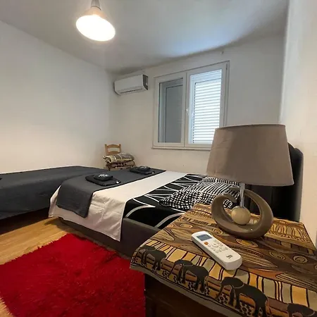 Apartament Flora - Modern Rooftop With Balcony