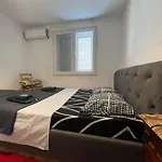 Flora Center One Bedroom App - Enjoy Travel 아파트