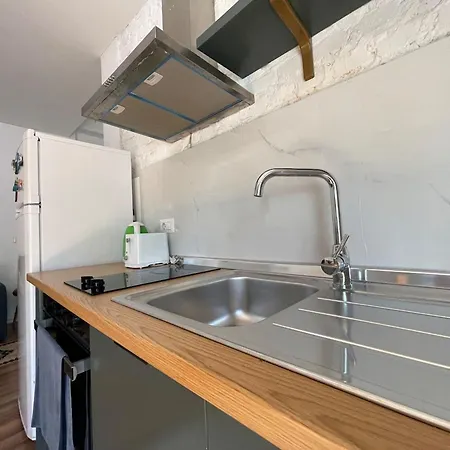 Appartement Flora - Modern Rooftop With Balcony Tirana