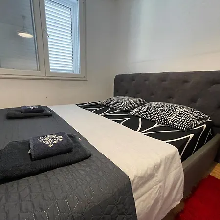 Flora - Modern Rooftop With Balcony Appartement