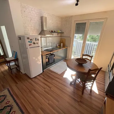 Daire Flora - Modern Rooftop With Balcony