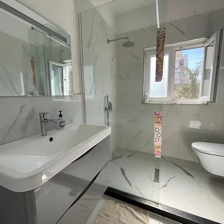 Flora - Modern Rooftop With Balcony Appartement Tirana