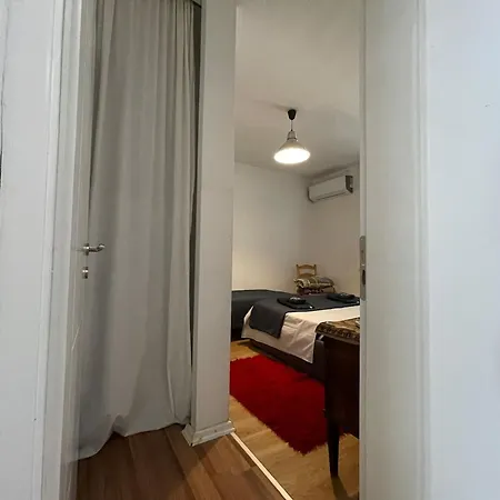 Flora - Modern Rooftop With Balcony Daire *