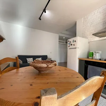 Flora - Modern Rooftop With Balcony *