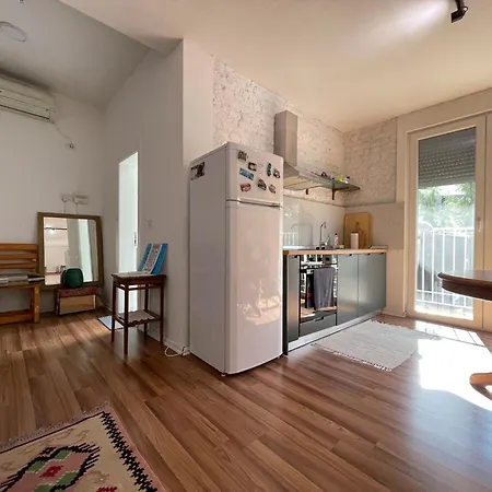 Daire Flora - Modern Rooftop With Balcony *