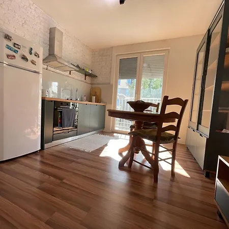 Flora Center One Bedroom App - Enjoy Travel