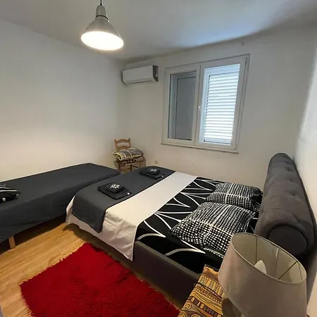 Flora - Modern Rooftop With Balcony Appartement