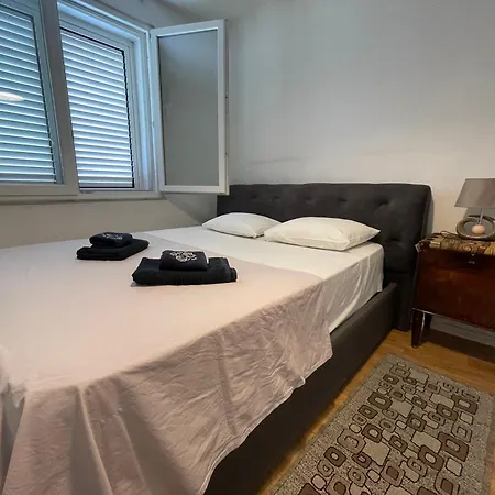 Flora Center One Bedroom App - Enjoy Travel