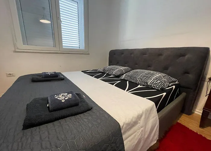 Flora Center One Bedroom App - Enjoy Travel Apartment