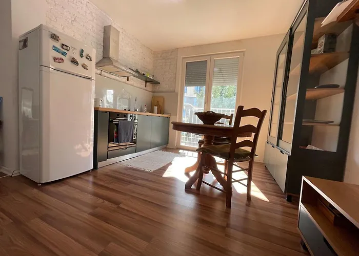 Flora Center One Bedroom App - Enjoy Travel